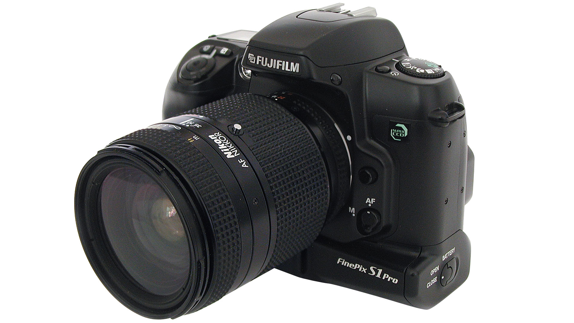 Die Fujifilm S1 setzte die ultraflachen „SmartMedia“-Karten zur Sicherung ihrer Bilder ein.