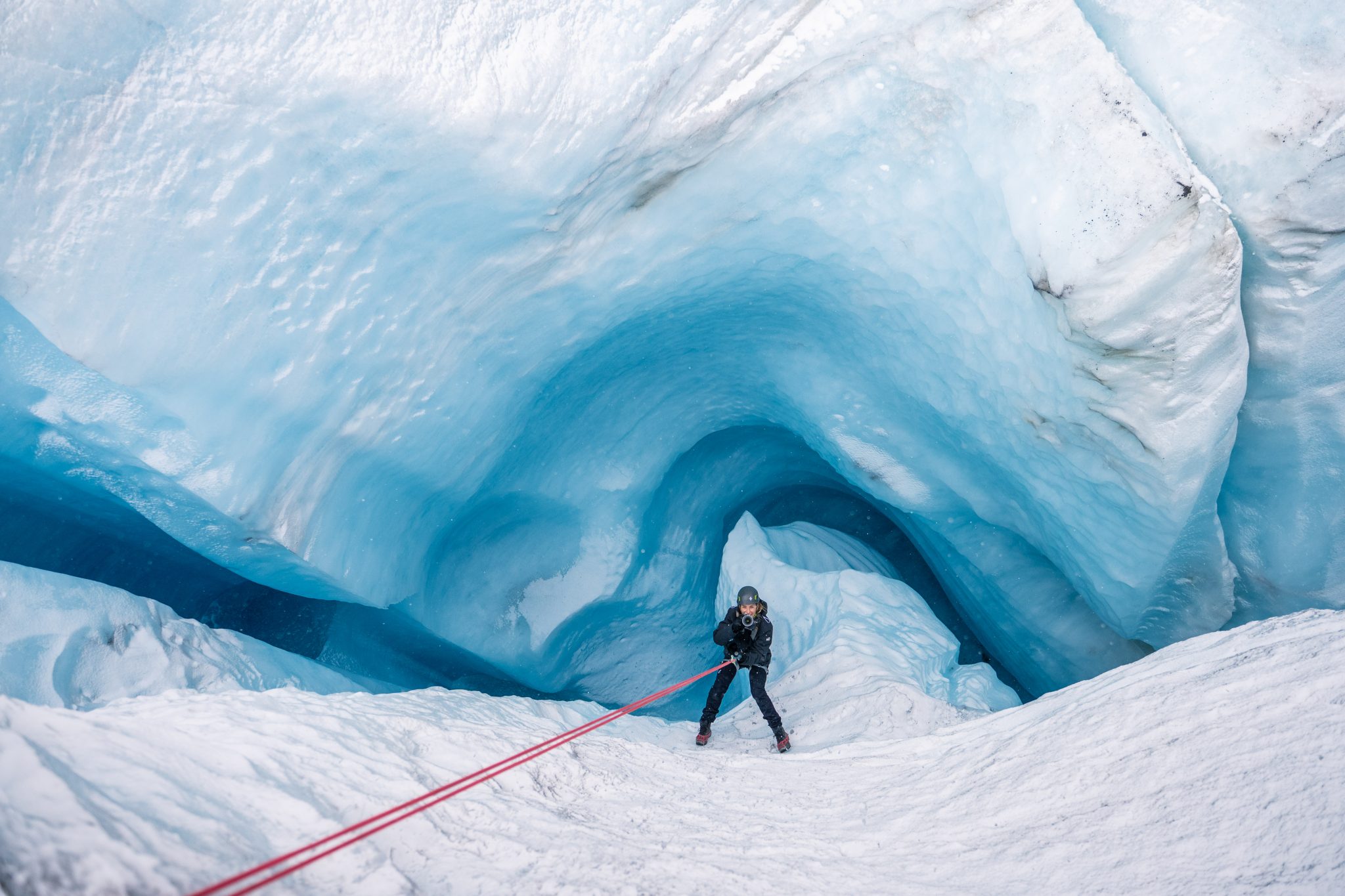 Es geht 40 Meter tief in eine Gletscherspalte hinab.